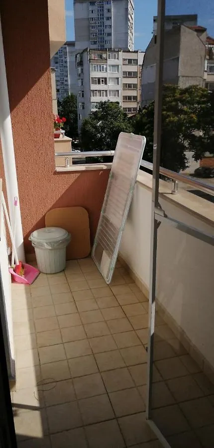 Cozy Apartament Naydenov Daire Burgaz